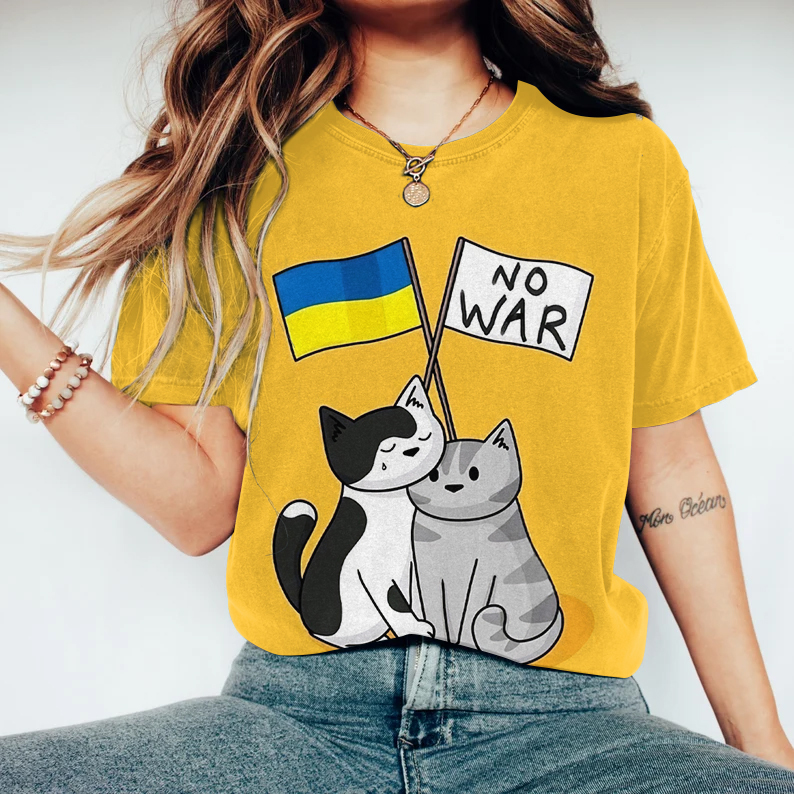 Hug Love Cat Ukraine No War Print T-shirt